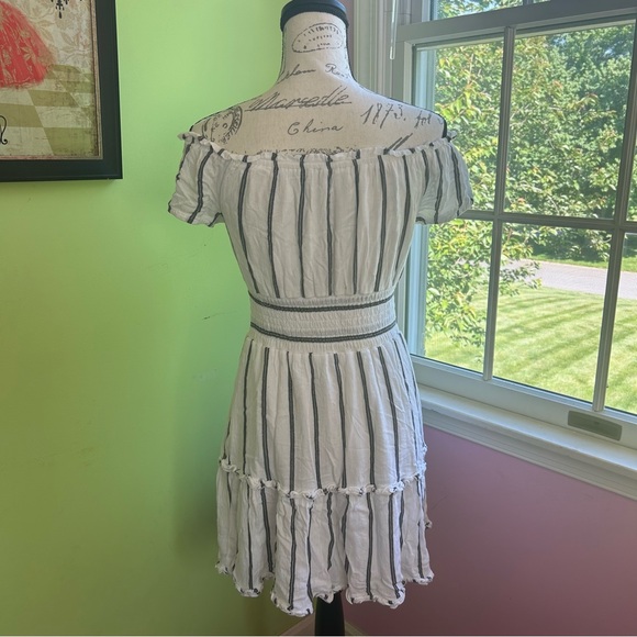 American Eagle | White Striped Dress - Picture 4 of 6